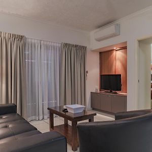 Deluxe One-Bedroom Apartment